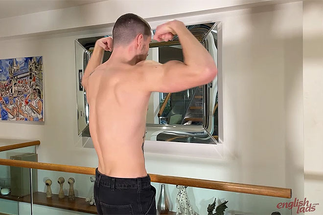 Young Straight Boxer Wanks Image