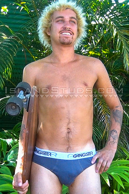Dover Skates Nude! Image