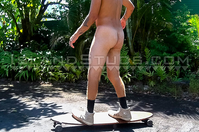 Dover Skates Nude! Image